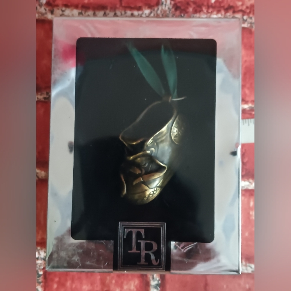 𝟗𝟎'𝐬 𝐁𝐫𝐨𝐧𝐳𝐞 𝐓𝐞𝐧𝐧𝐢𝐬 𝐒𝐡𝐨𝐞 𝐎𝐫𝐧𝐚𝐦𝐞𝐧𝐭 - Picture 5 of 10
